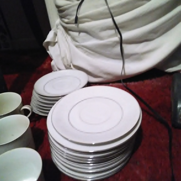 Fine China,dinner plates,bread,plates,tea saucers - Picture 12 of 13